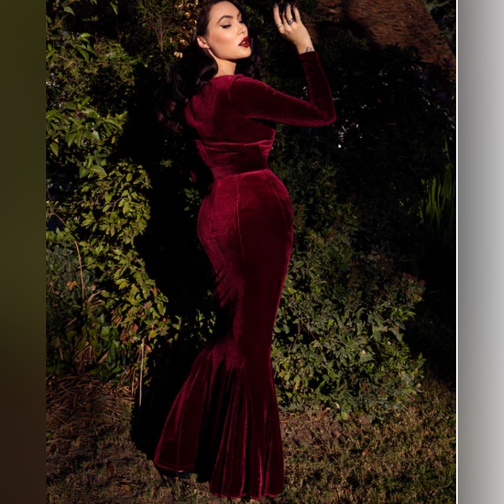 La Femme en Noir Marilyn Gown in Oxblood- M
